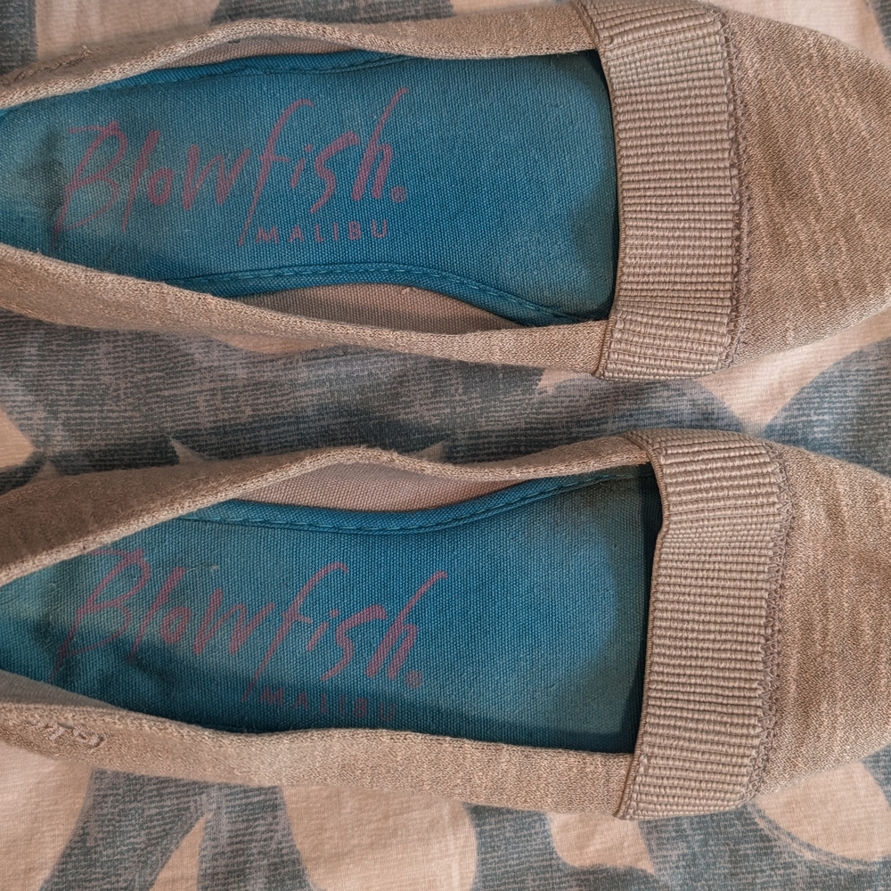 Blowfish Women's Taupe Slip-On Flats with Elastic Vamp